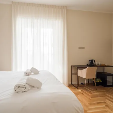 Finestra Sul Madre By Dimorra